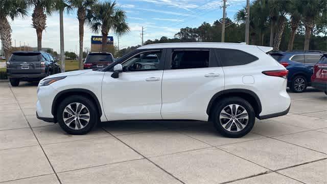 used 2023 Toyota Highlander car, priced at $35,999