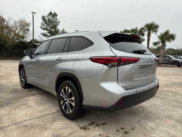 used 2020 Toyota Highlander car, priced at $30,200