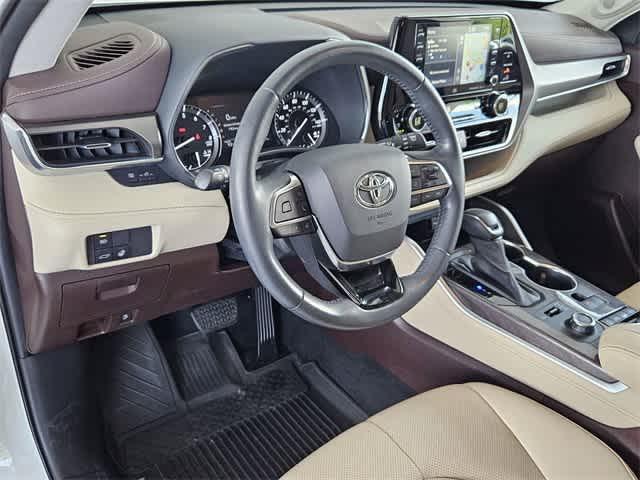 used 2020 Toyota Highlander car, priced at $28,500