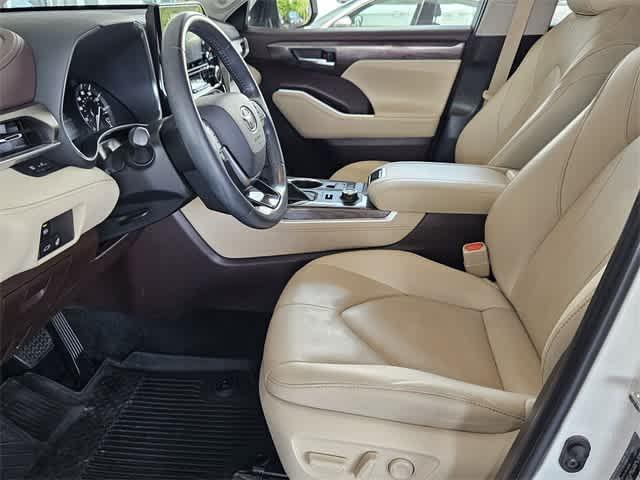 used 2020 Toyota Highlander car, priced at $28,500