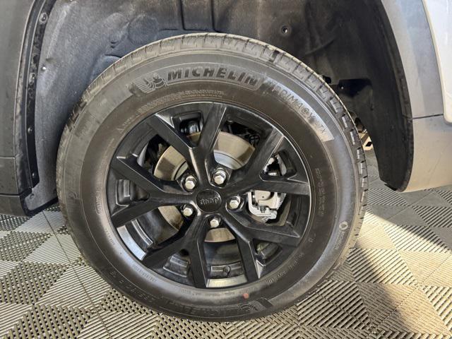 used 2024 Jeep Grand Cherokee car, priced at $37,500