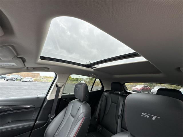 used 2023 Buick Envision car, priced at $28,000