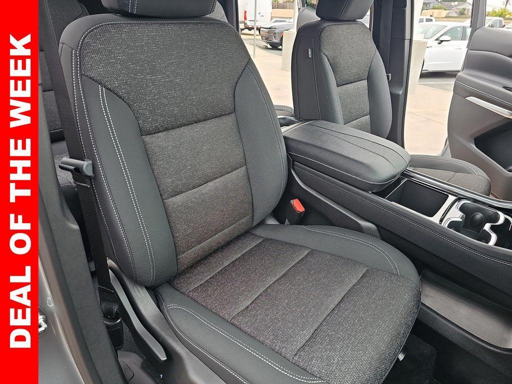 new 2026 Chevrolet Traverse car, priced at $43,888