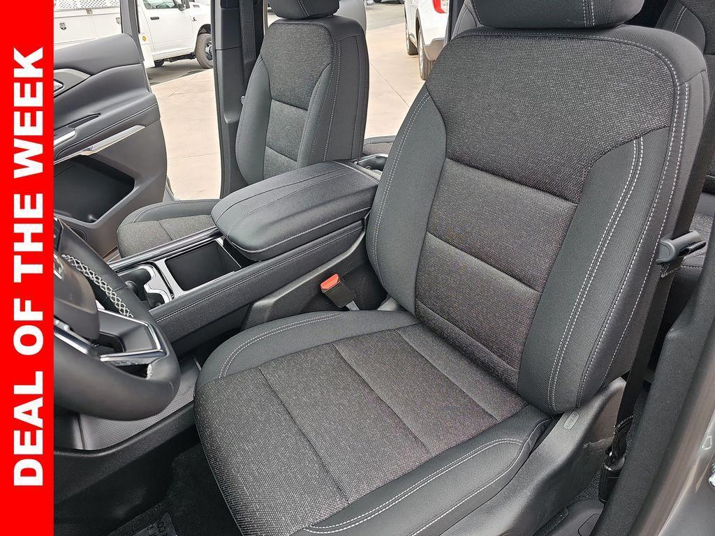 new 2026 Chevrolet Traverse car, priced at $43,888