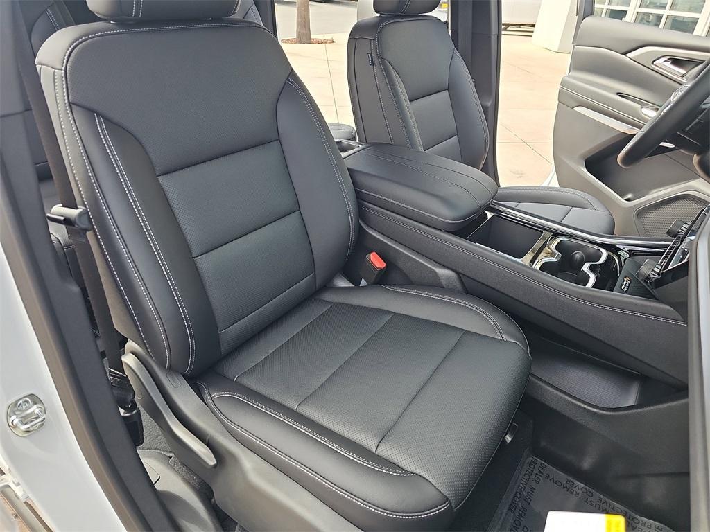 new 2025 Chevrolet Traverse car, priced at $46,195