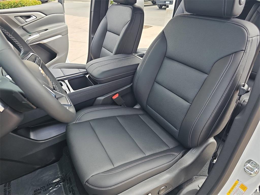 new 2025 Chevrolet Traverse car, priced at $46,195