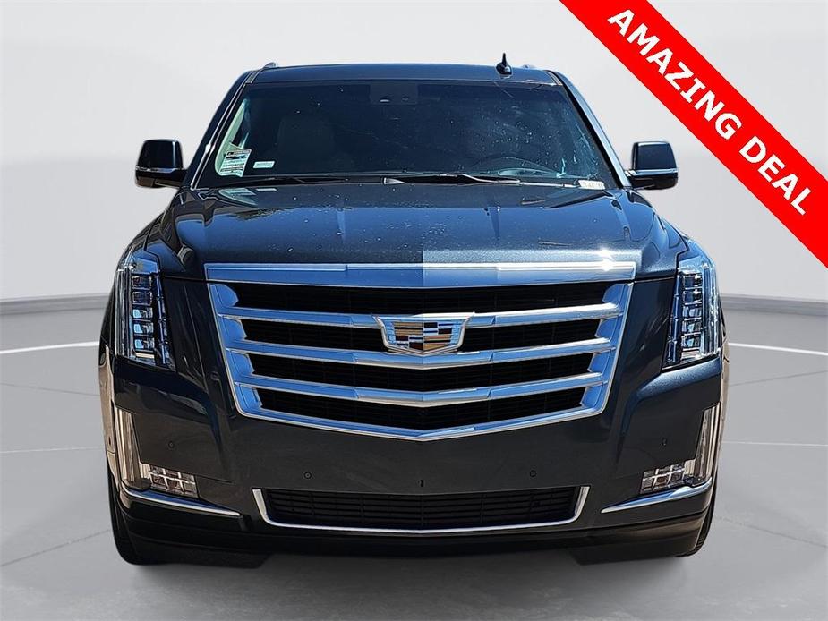 used 2020 Cadillac Escalade ESV car, priced at $35,988