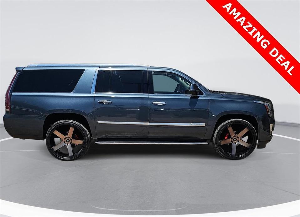 used 2020 Cadillac Escalade ESV car, priced at $35,988