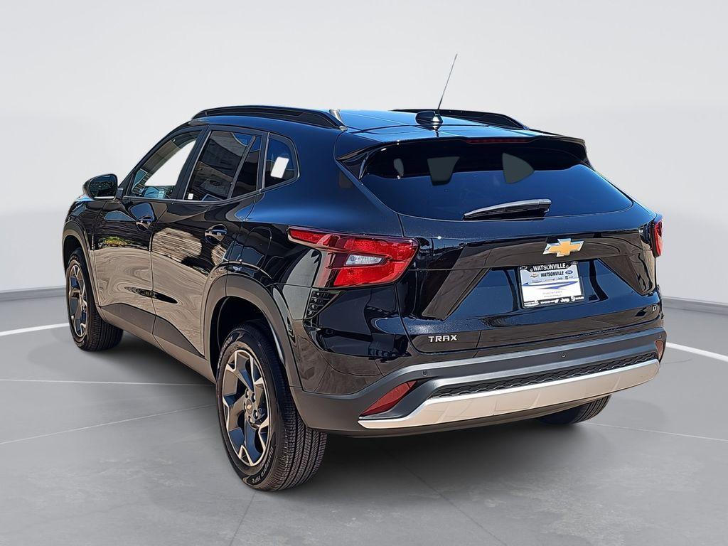 new 2025 Chevrolet Trax car