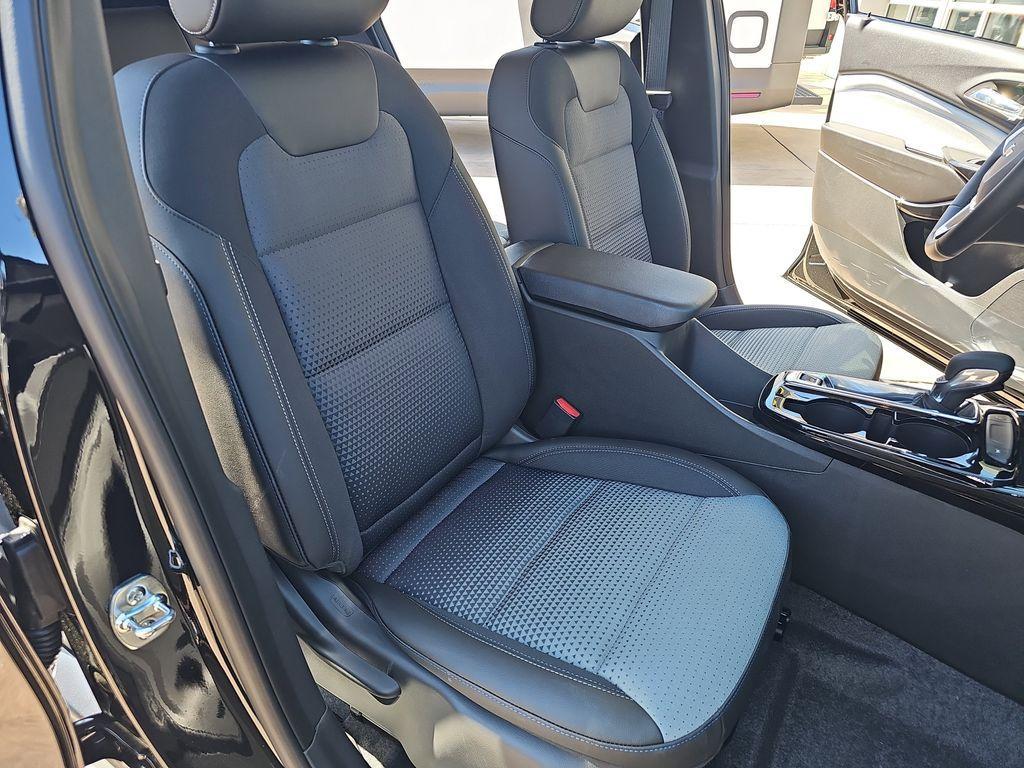 new 2025 Chevrolet Trax car