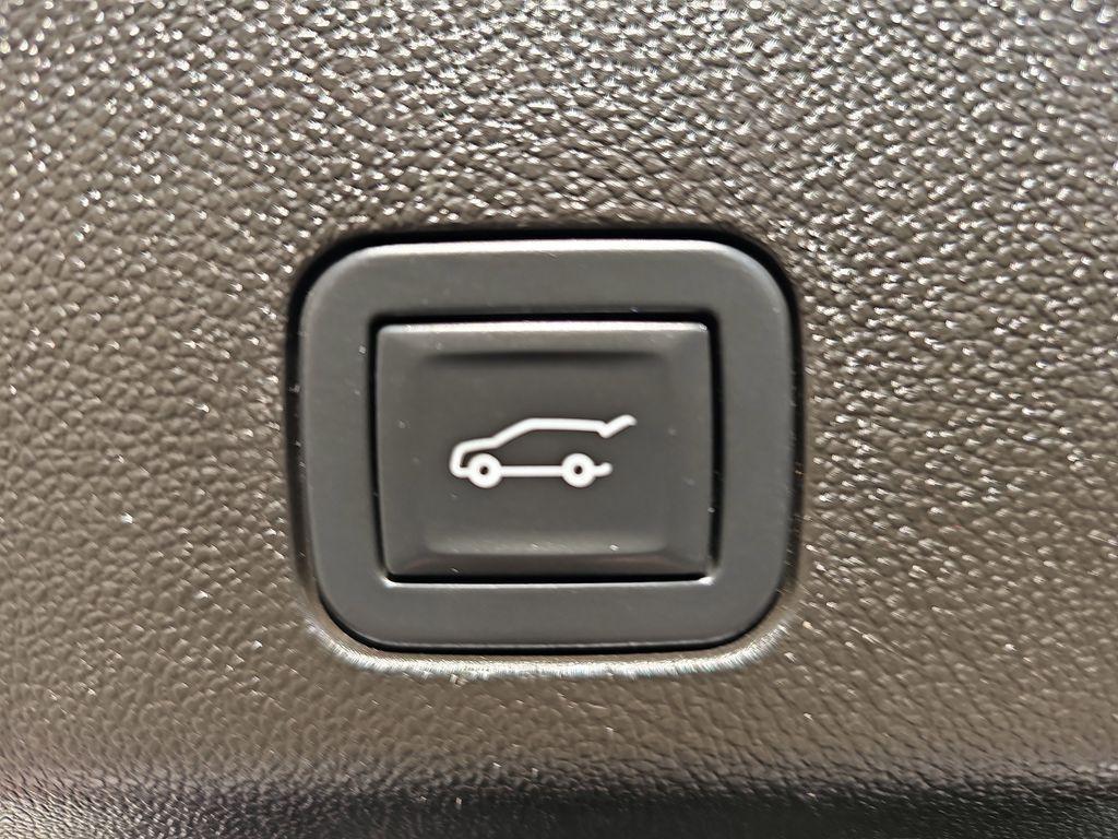 used 2021 GMC Yukon XL car, priced at $39,398