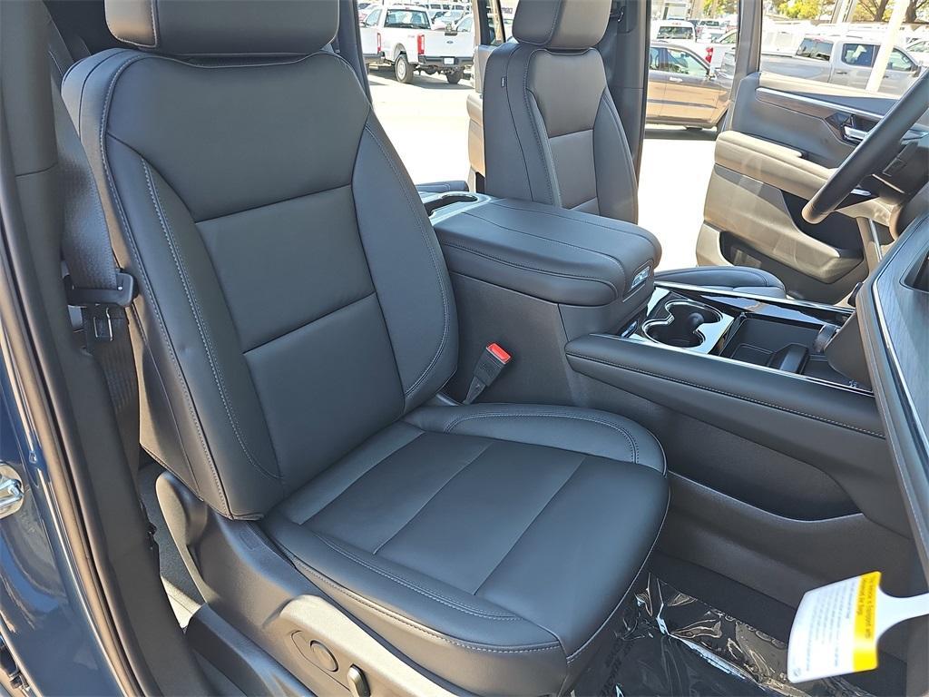 new 2025 Chevrolet Suburban car, priced at $75,030