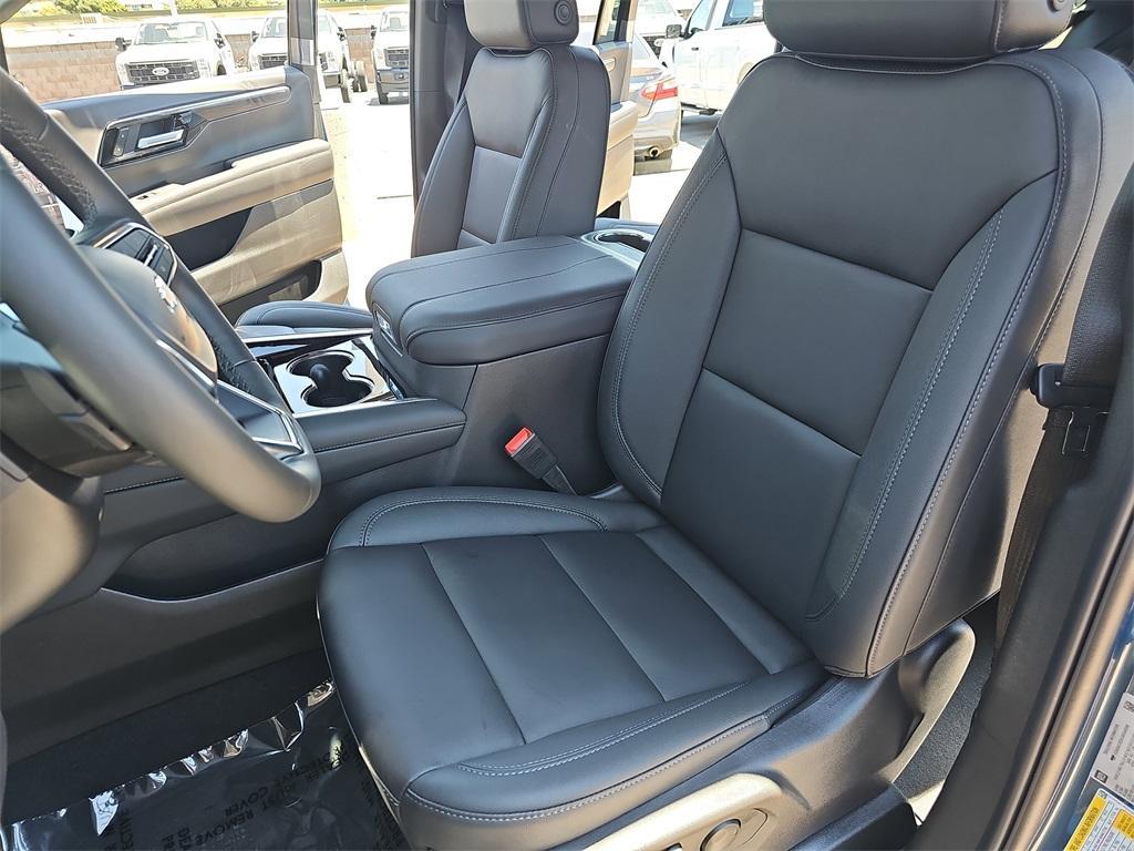 new 2025 Chevrolet Suburban car, priced at $75,030