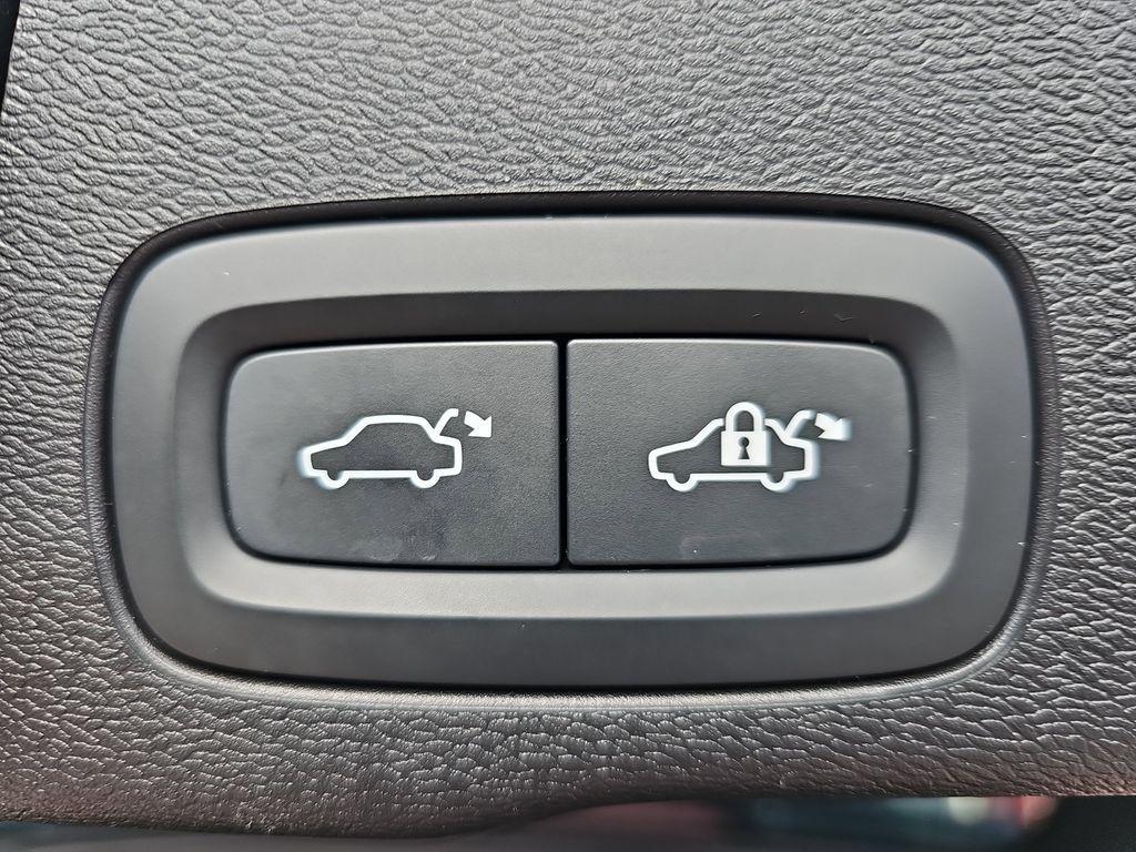 used 2022 Volvo XC60 car, priced at $29,999