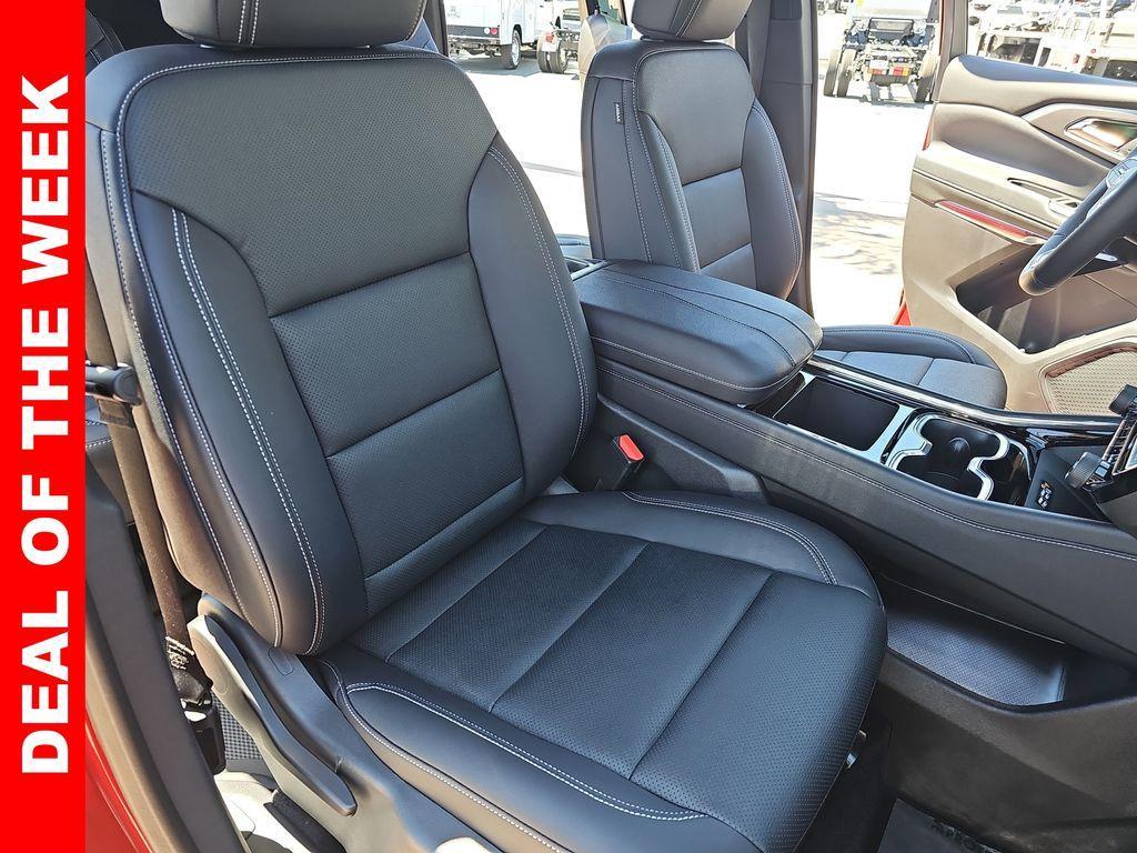 new 2025 Chevrolet Traverse car, priced at $44,288