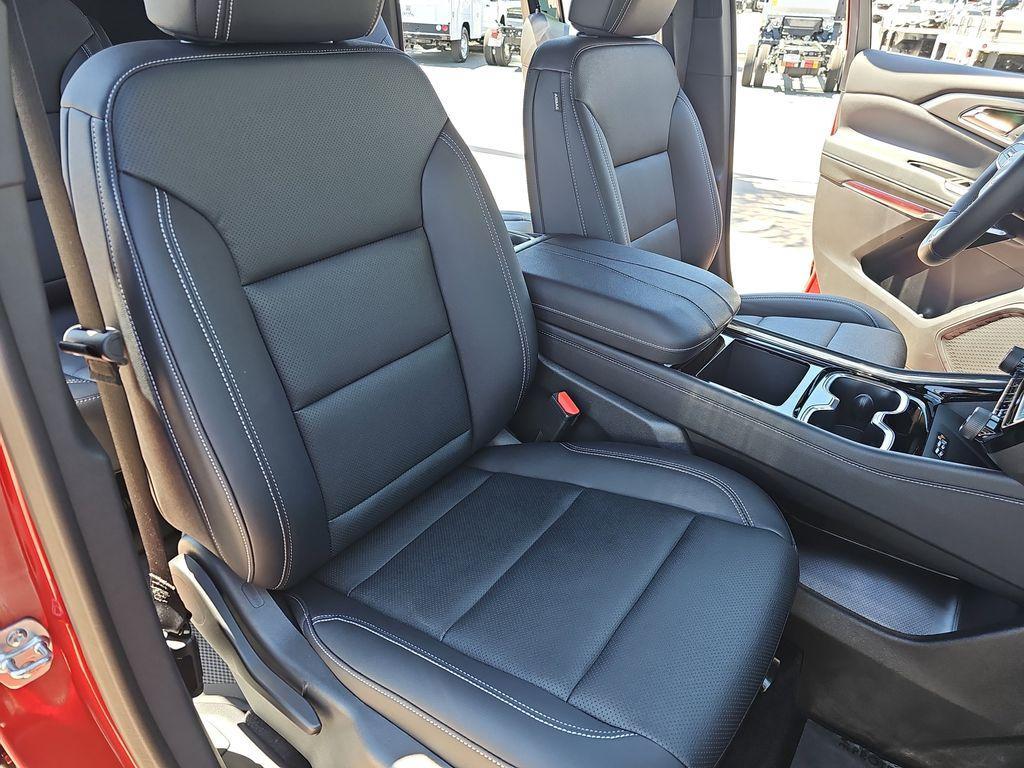new 2025 Chevrolet Traverse car, priced at $44,988