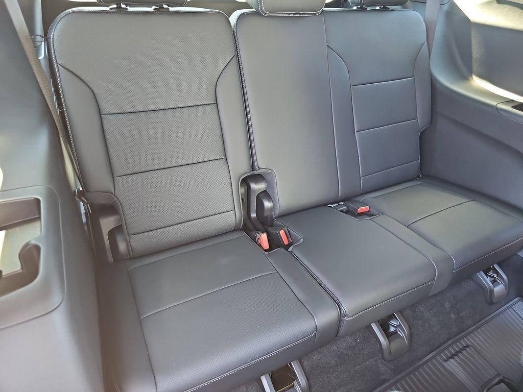 new 2025 Chevrolet Traverse car, priced at $44,988