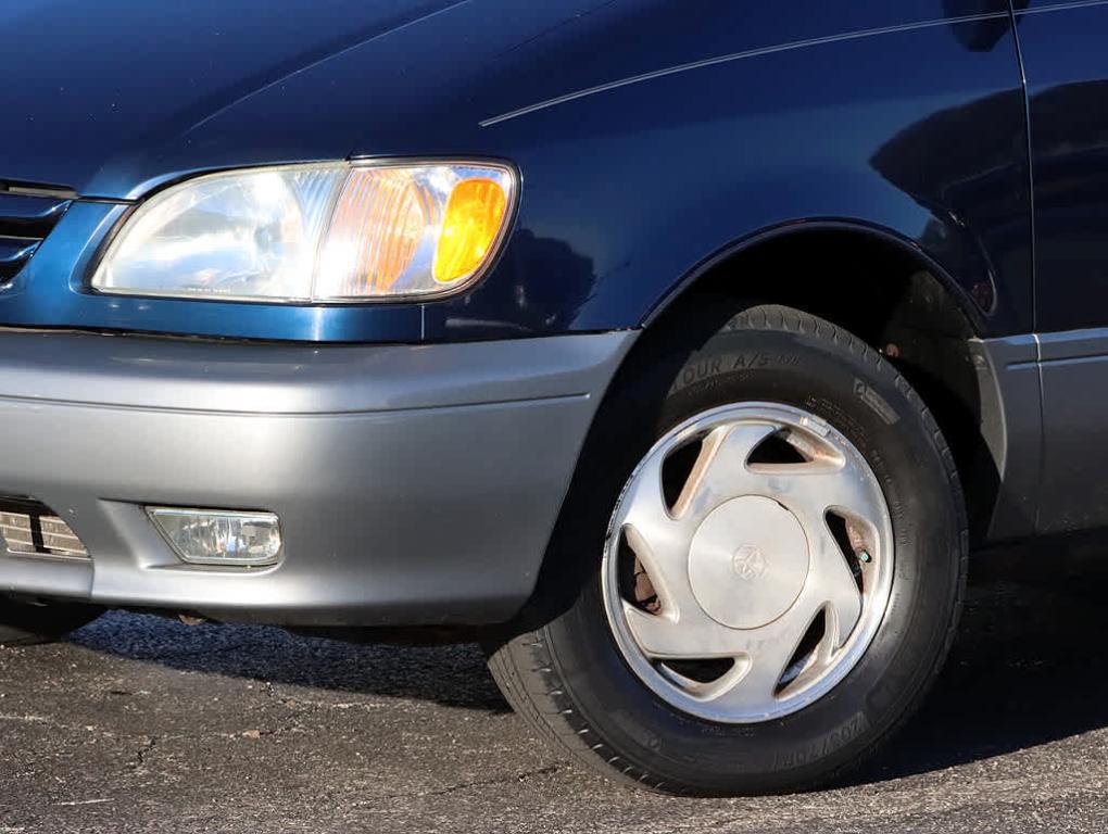 used 2002 Toyota Sienna car, priced at $4,480