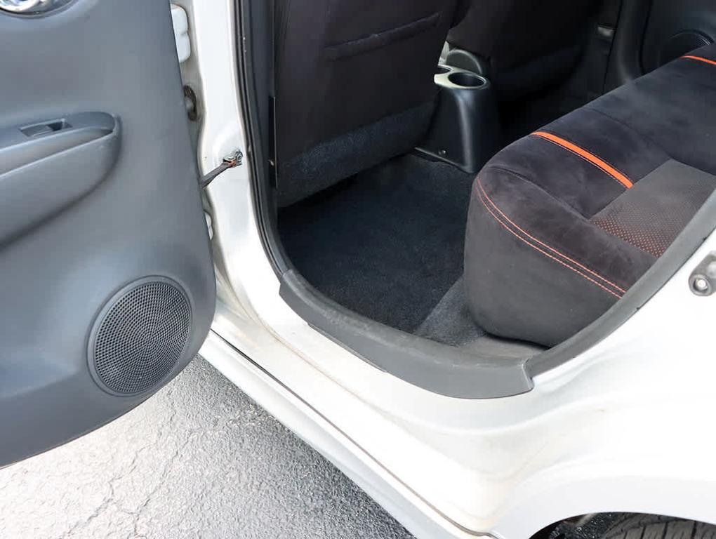 used 2015 Nissan Versa Note car, priced at $3,895