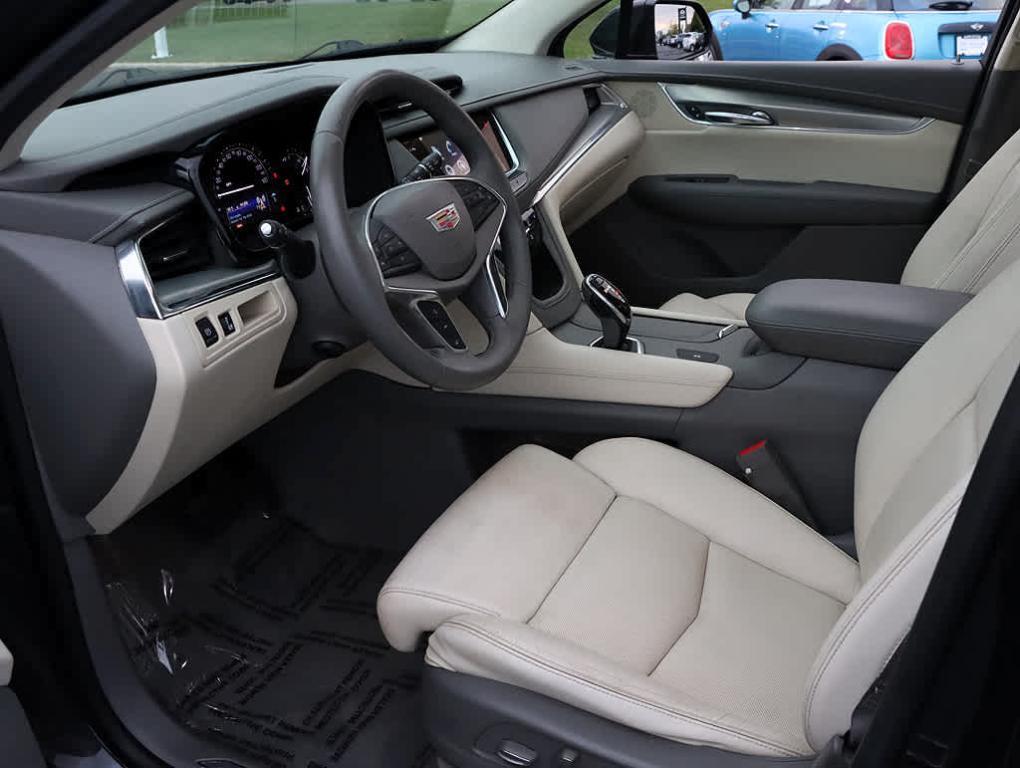 used 2017 Cadillac XT5 car, priced at $12,043