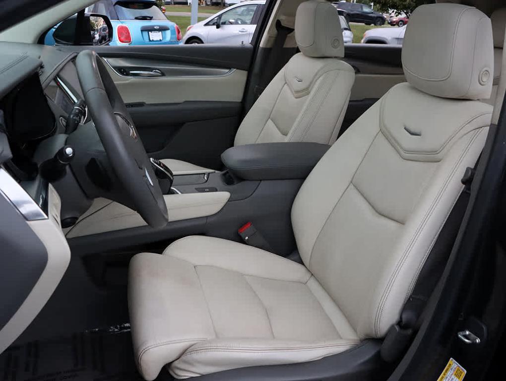 used 2017 Cadillac XT5 car, priced at $12,043
