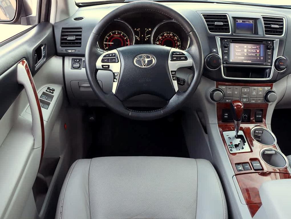 used 2013 Toyota Highlander car, priced at $11,568