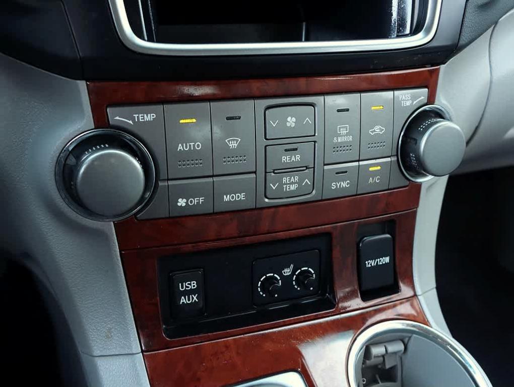used 2013 Toyota Highlander car, priced at $11,568