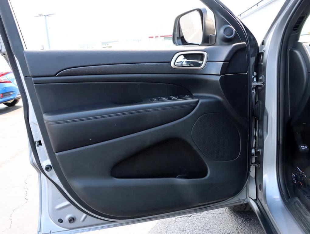 used 2015 Jeep Grand Cherokee car, priced at $13,277