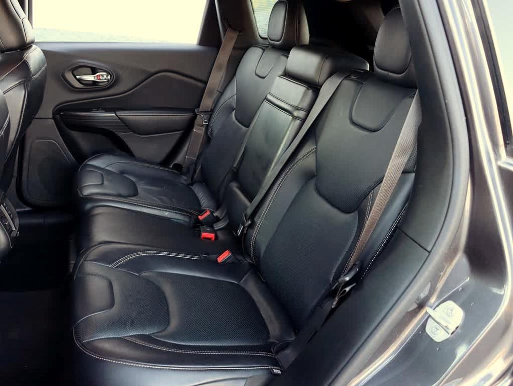 used 2015 Jeep Cherokee car, priced at $5,501