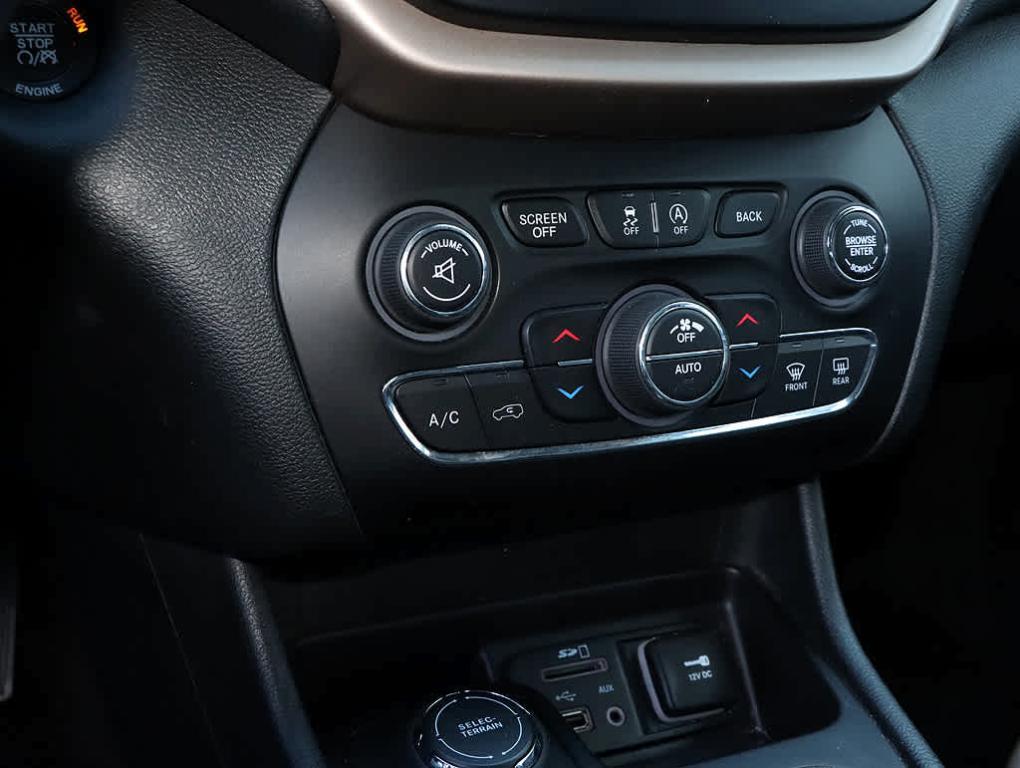 used 2015 Jeep Cherokee car, priced at $5,501