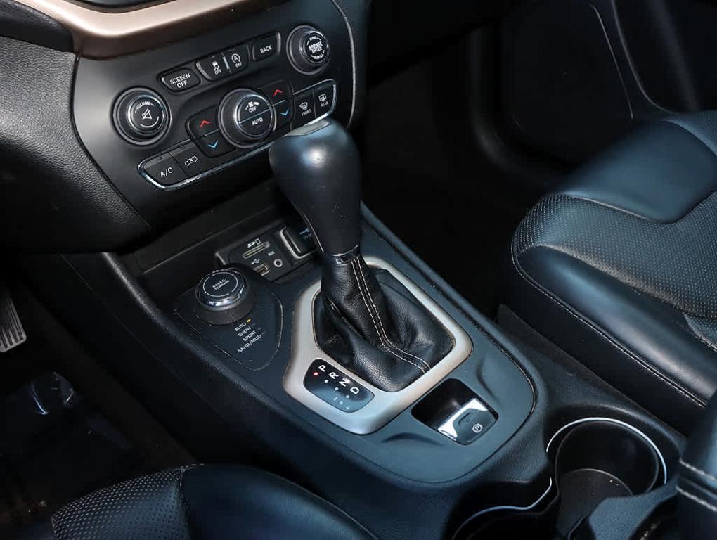 used 2015 Jeep Cherokee car, priced at $5,501