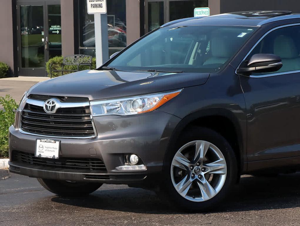 used 2016 Toyota Highlander car, priced at $19,362