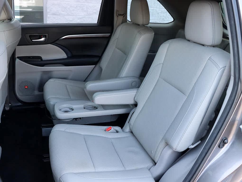used 2016 Toyota Highlander car, priced at $19,362