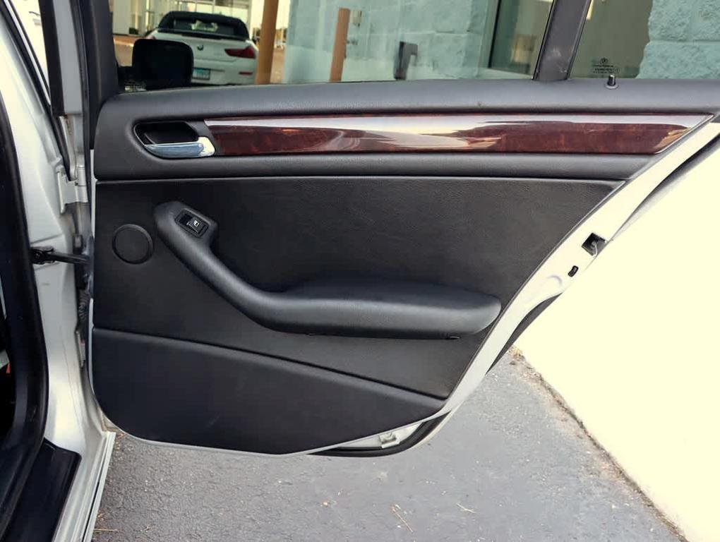used 2005 BMW 325 car, priced at $3,300