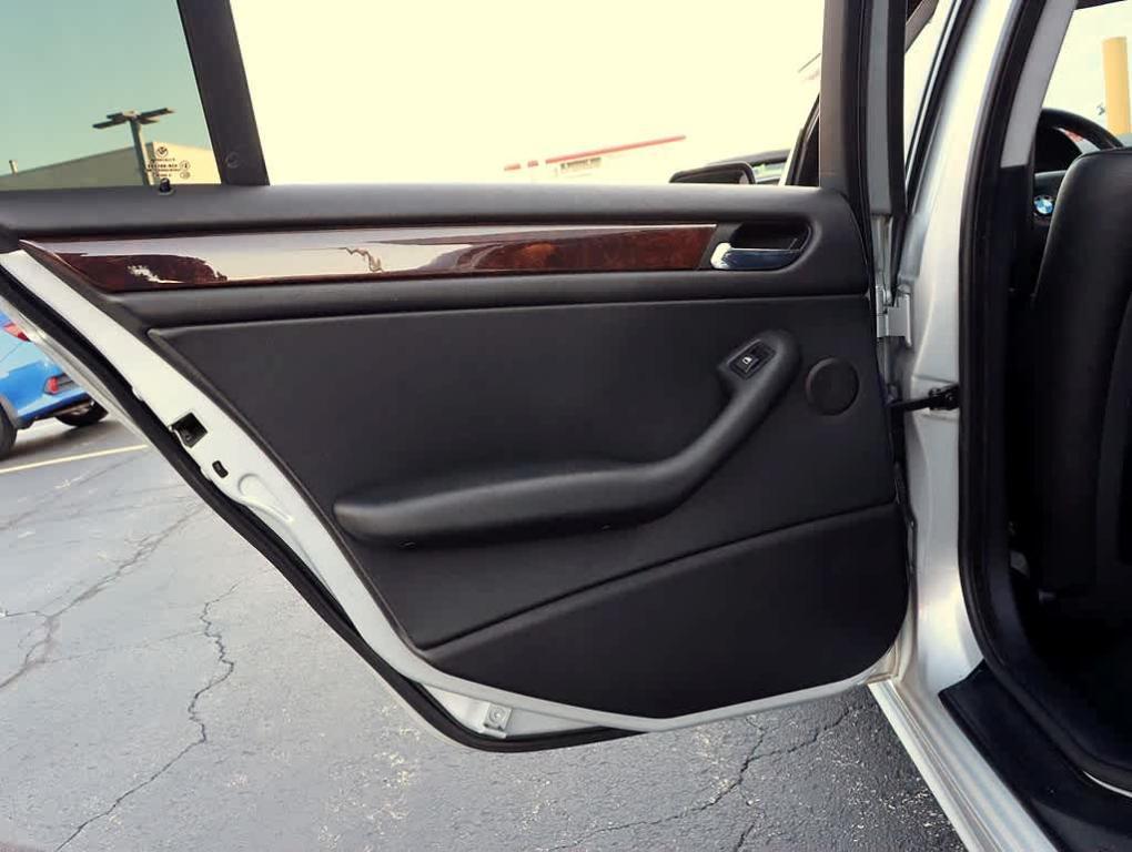 used 2005 BMW 325 car, priced at $3,300