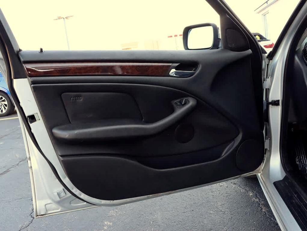 used 2005 BMW 325 car, priced at $3,300