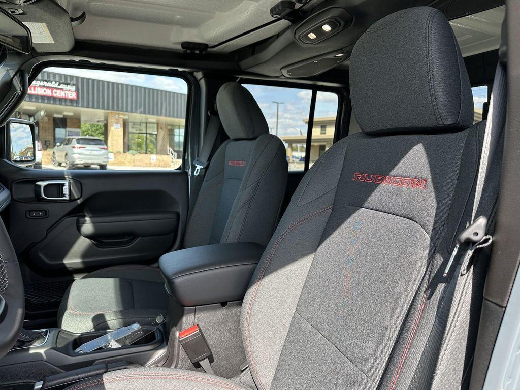 new 2025 Jeep Gladiator car, priced at $48,096