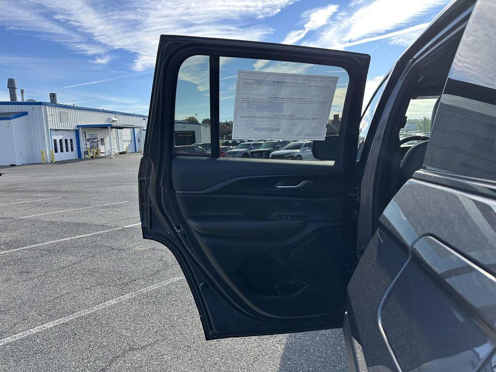 new 2025 Jeep Grand Cherokee car, priced at $40,838