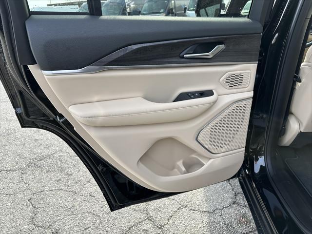 new 2025 Jeep Grand Cherokee car, priced at $48,000