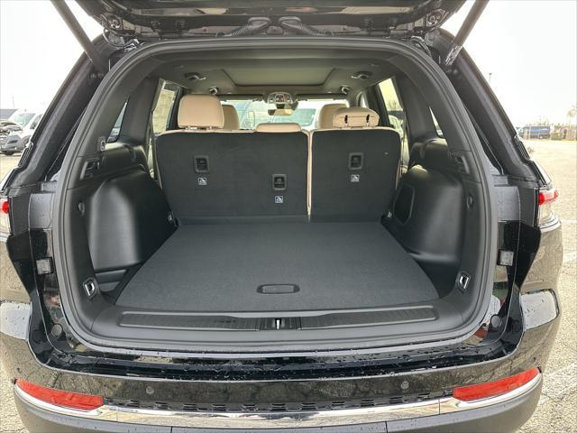 new 2025 Jeep Grand Cherokee car, priced at $48,000