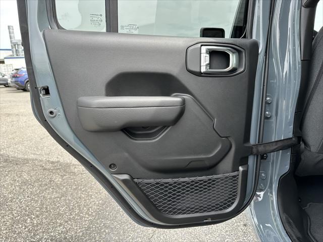 new 2025 Jeep Gladiator car, priced at $43,777