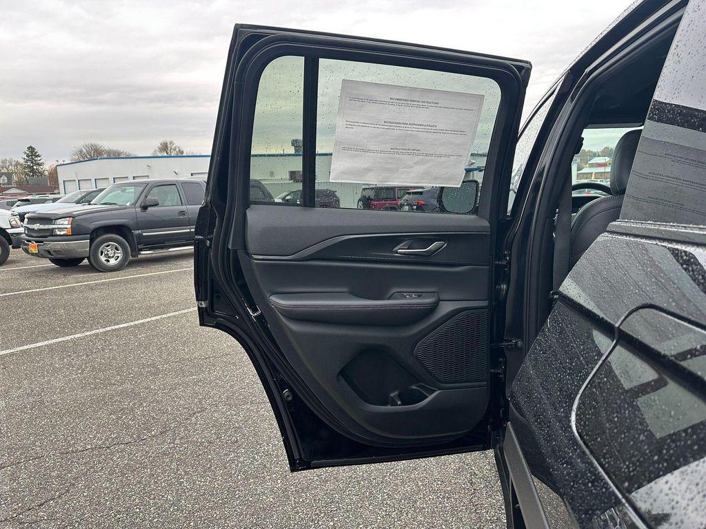 new 2025 Jeep Grand Cherokee car, priced at $41,838