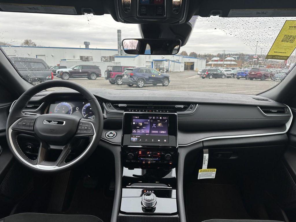 new 2025 Jeep Grand Cherokee car, priced at $41,838