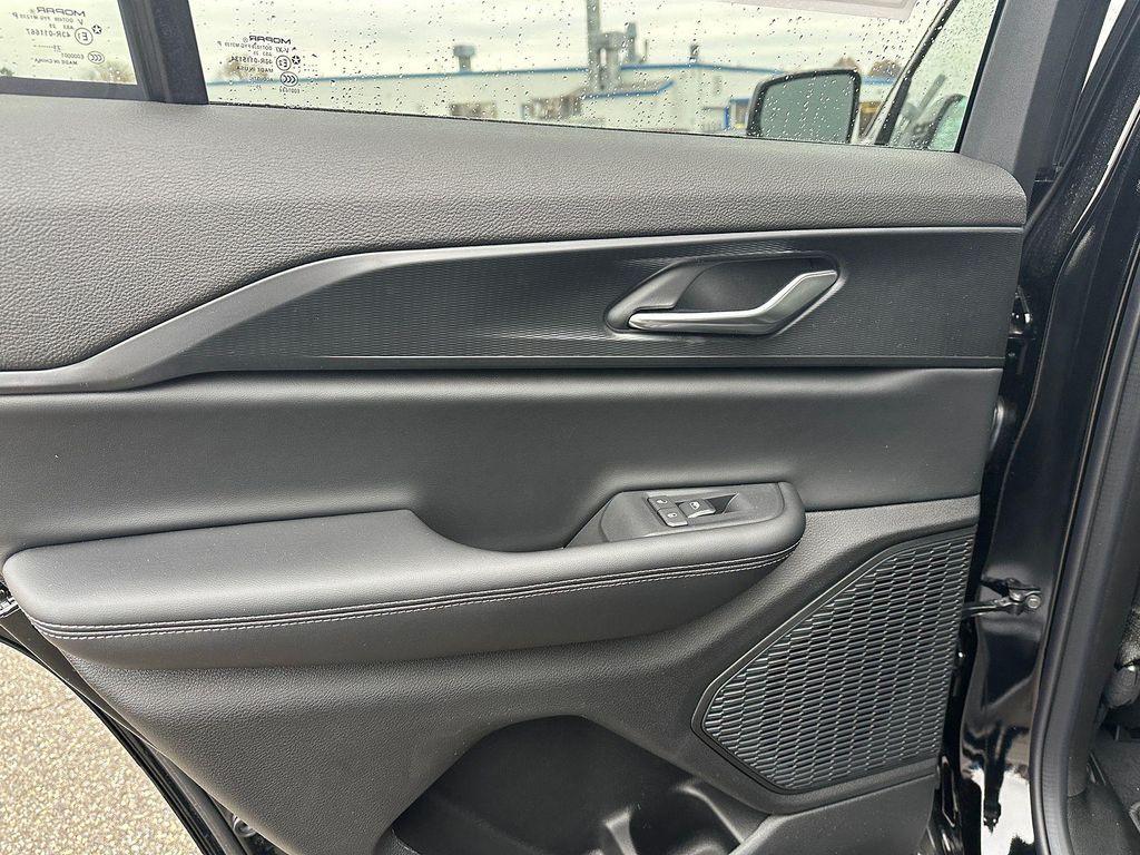 new 2025 Jeep Grand Cherokee car, priced at $41,838