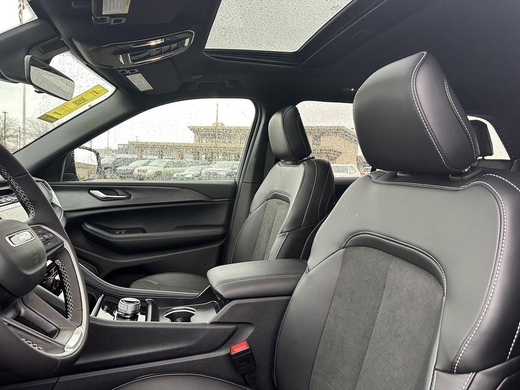 new 2025 Jeep Grand Cherokee car, priced at $41,838