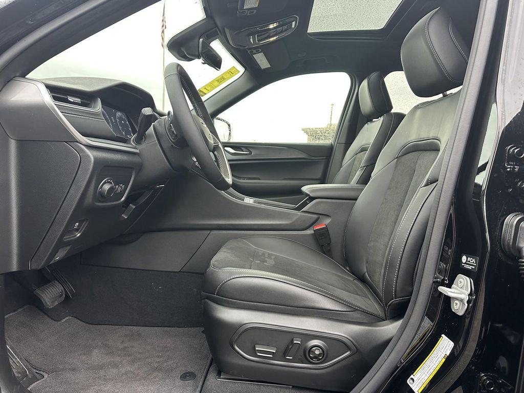 new 2025 Jeep Grand Cherokee car, priced at $41,838