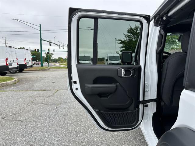 new 2025 Jeep Wrangler car, priced at $43,212