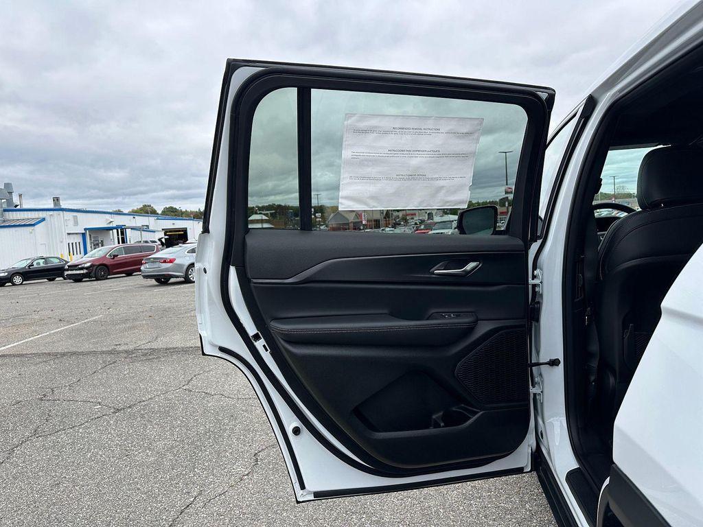 new 2025 Jeep Grand Cherokee L car, priced at $43,712