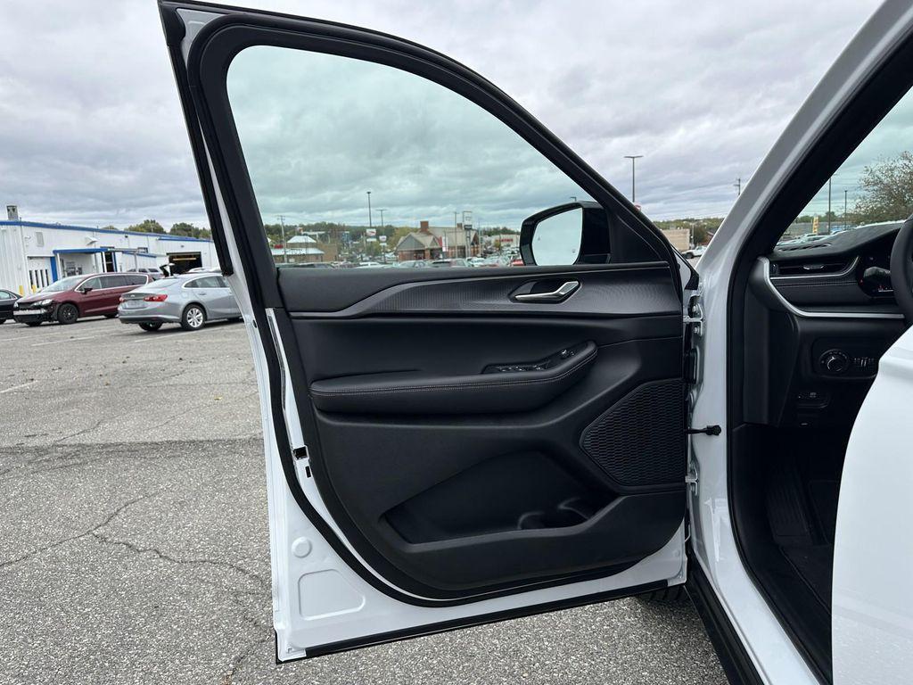 new 2025 Jeep Grand Cherokee L car, priced at $43,712