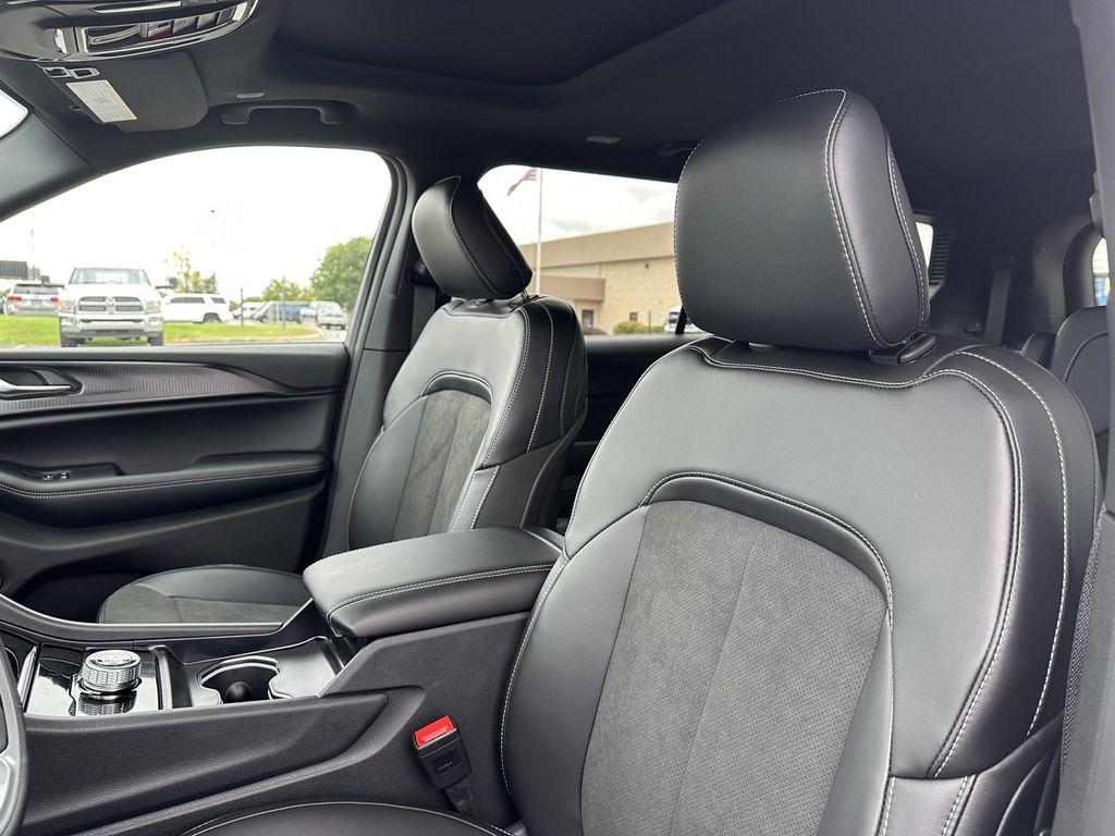 new 2025 Jeep Grand Cherokee L car, priced at $43,712